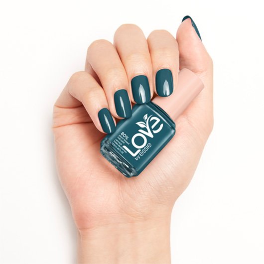 Essie nail polish doin my best