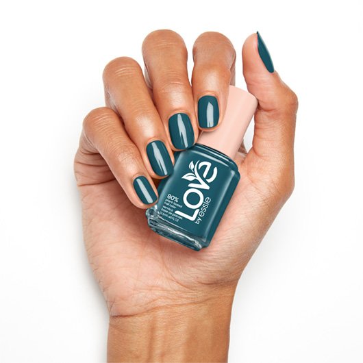 Essie nail polish doin my best