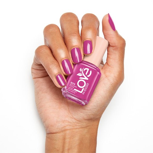 Bright purple nails medium skin tone - Love by Essie