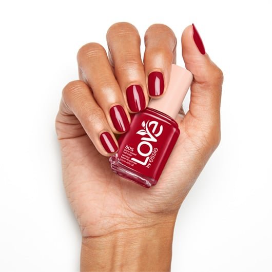 Essie nail polish i am the moment