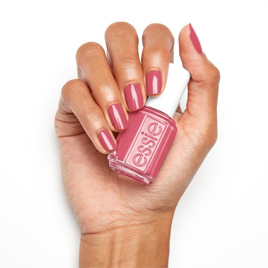 Essie-Core-carnival-daze-ice-cream-and-shout-Hand_2_530