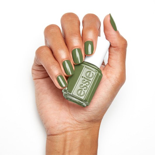 Essie-Core-carnival-daze-win-me-over-Hand_2_530